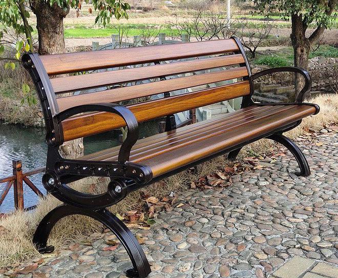户外公共座椅怎么设计能为人们提供更好的休息(图1)